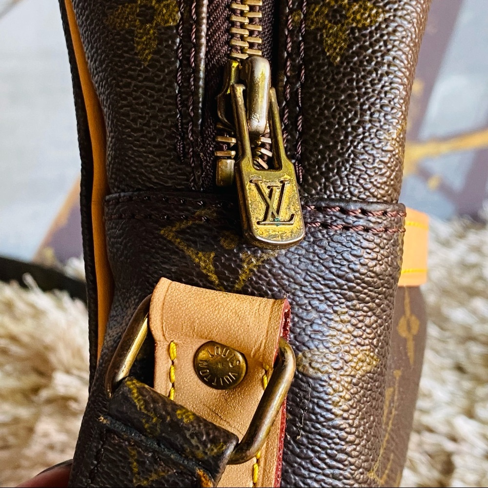 Louis Vuitton Danube MM Crossbody - Picture 12 of 14